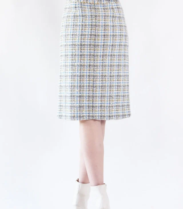 Luxe Plaid Tweed Pencil Skirt - Image 3